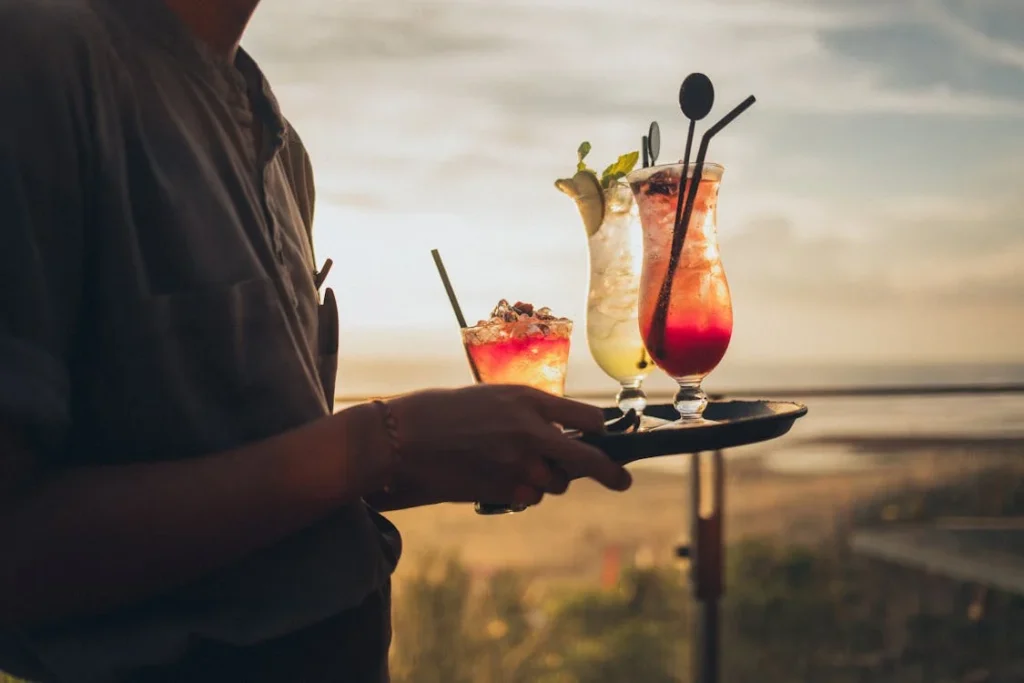 Golden Hour: Sunset Pics & Beachside Drinks​